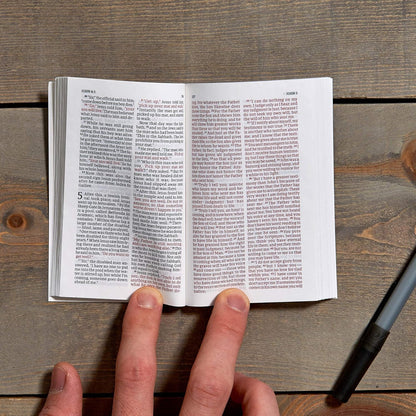 CSB Pocket New Testament with Psalms, Navy Trade Paper, Red Letter, Concise Format, Evangelism, Outreach, Easy-to-Read Bible Serif Type